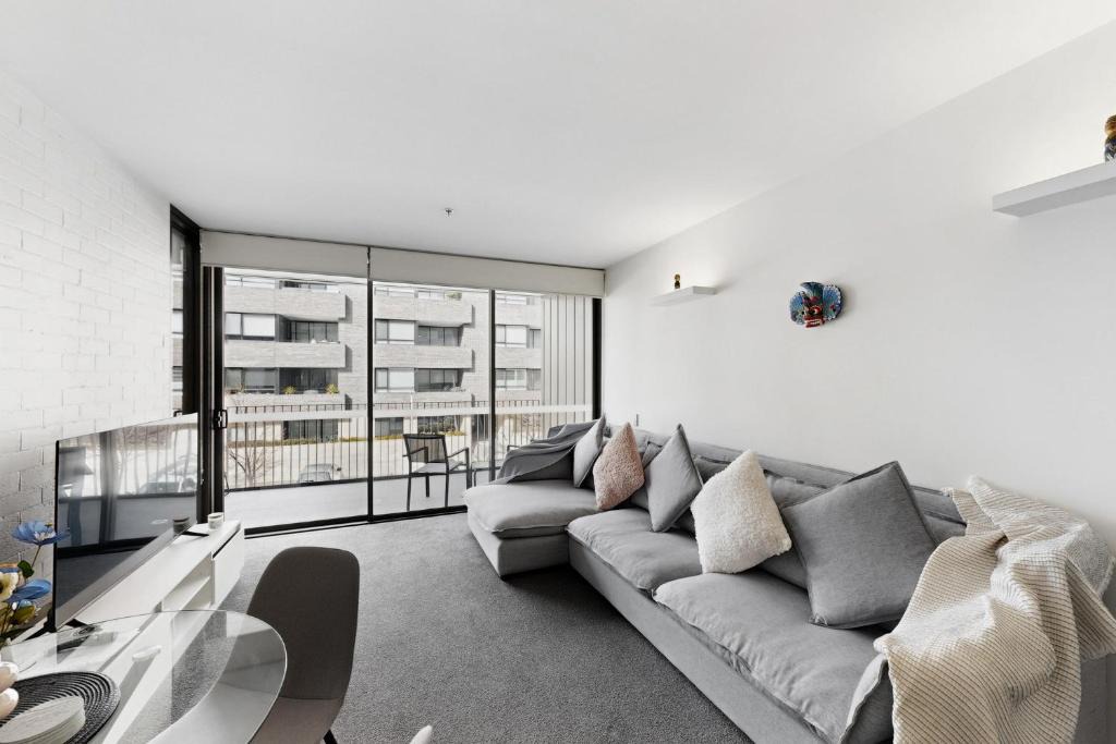 Kingston Apartment | Executive 2-Bed Apartment Near Kingston Hub