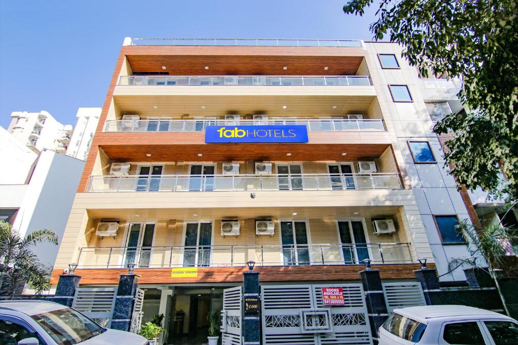 Sushant Lok Hotel | FabHotel Aashiyana Paradise