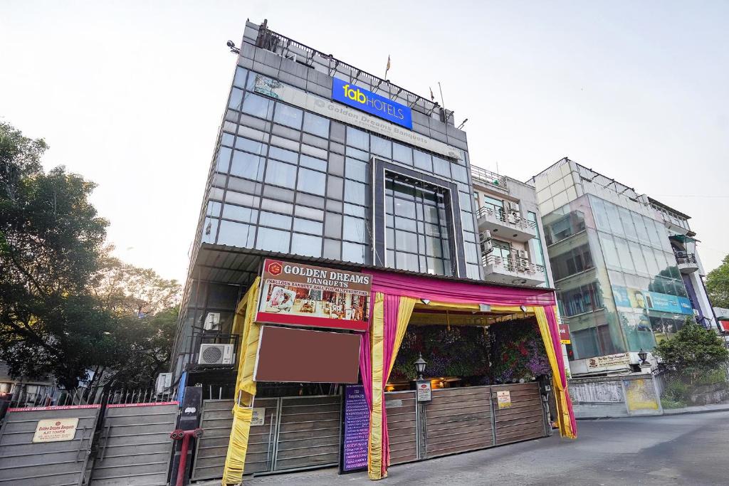 Kalkaji Hotel | FabHotel Golden Eye Inn - Nehru Place Market