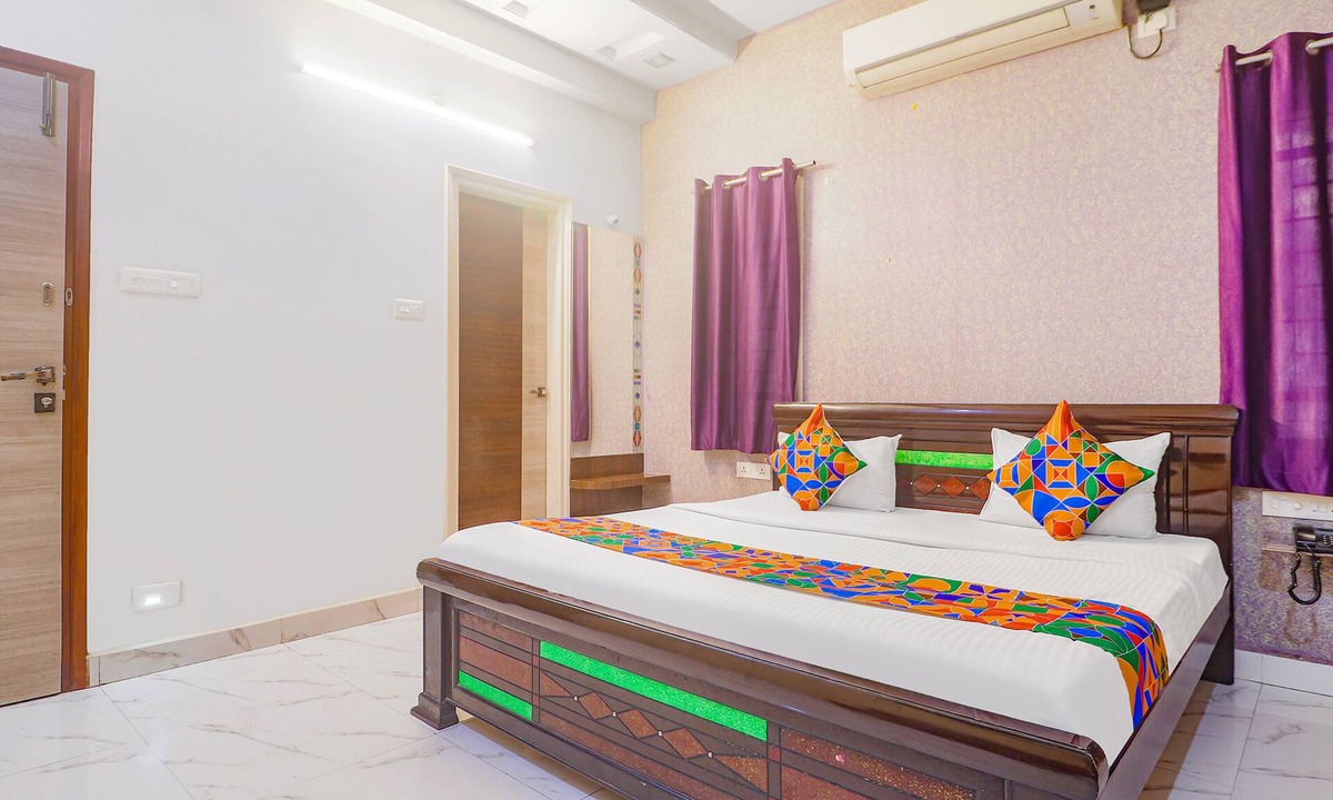 Madhapur Hotel | FabHotel Golden Gate - Hitech City