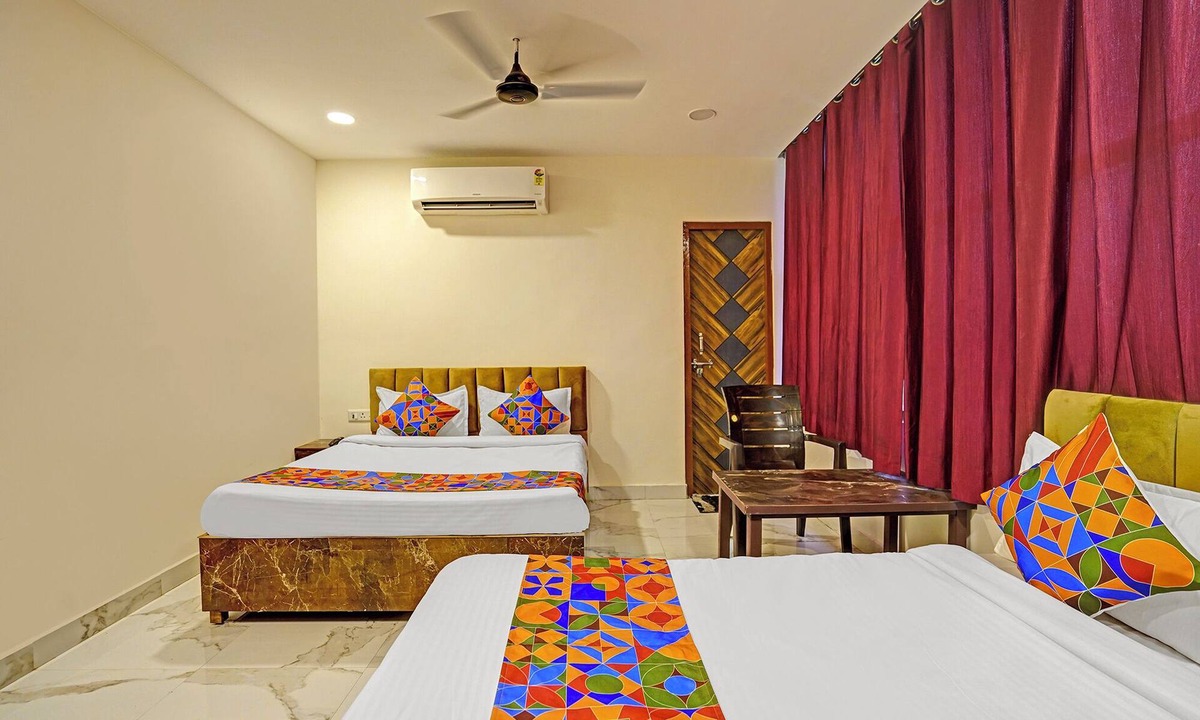 Indirapuram Hotel | Fabhotel Golden Rivaah