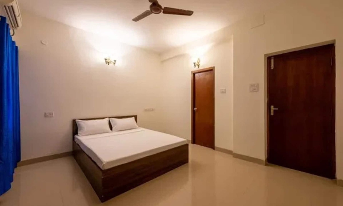 Injambakkam Hotel | Fabhotel Nayana Square