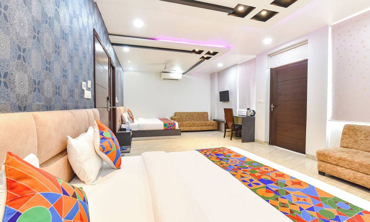 Mansarovar Hotel | Fabhotel Pacific View