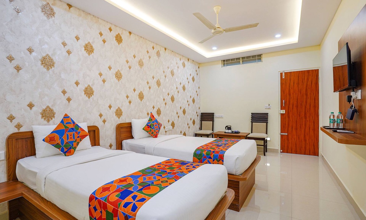 Krishnarajapura Hotel | FabHotel Partha Residency - Kr puram
