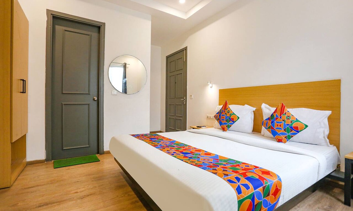 Pitampura Hotel | FabHotel Roseman
