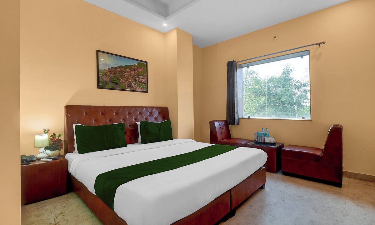 Durgapura Hotel | FabHotel Runway, Near Jawahar Circle - Patrika Gate
