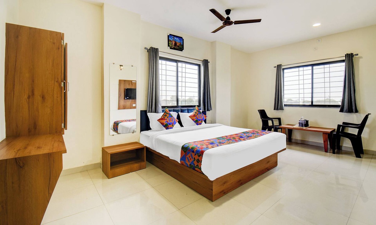 Koregaon Hotel | Fabhotel Sai Charan