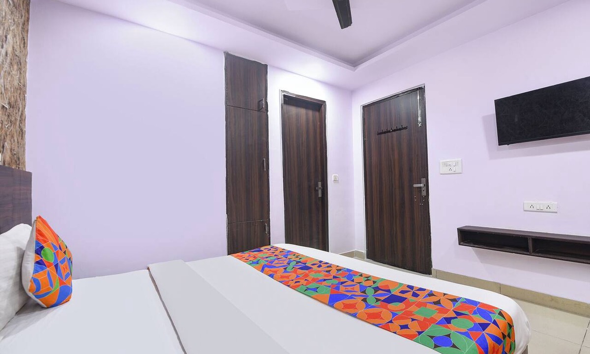 Azadpur Hotel | Fabhotel Snereya