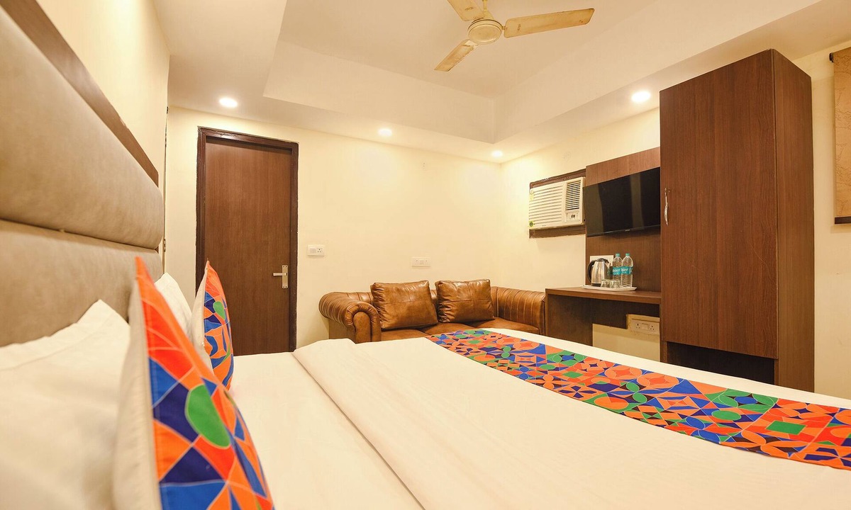 Chittaranjan Hotel | Fabhotel South Paradise
