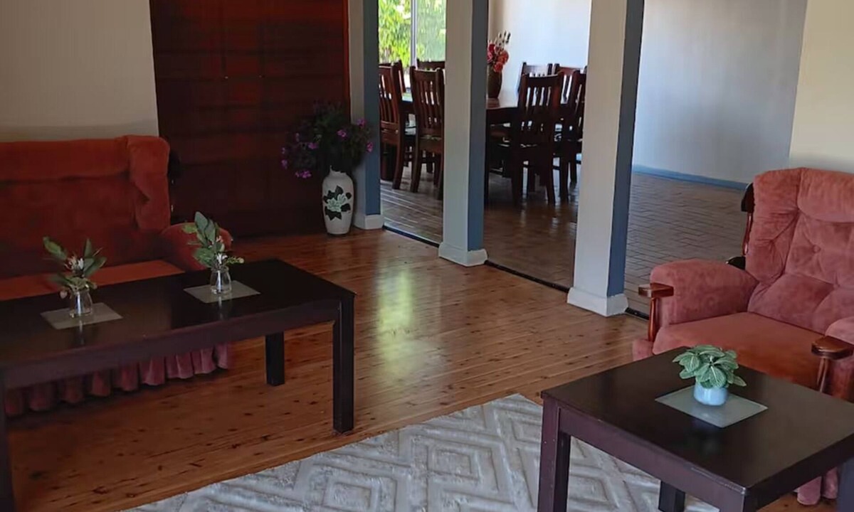 North Albury House | Family friendly Centrally located,close to shops, restaurants and amenitie