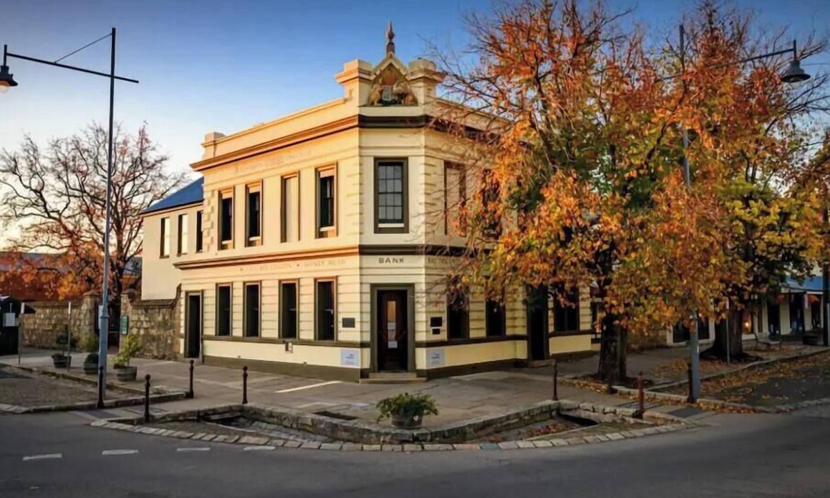 Beechworth Apartment | Family friendly, historical building right in the center of town!