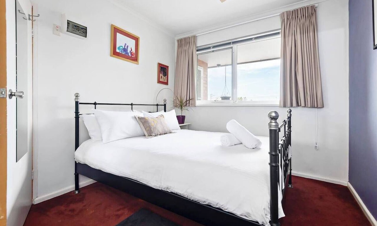 Fitzroy North Apartment | Fitzroy meets Clifton Hill at this Cosy Retreat