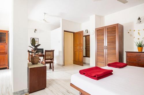 Santacruz West Apartment | Flat near FoodSquare in Santacruz