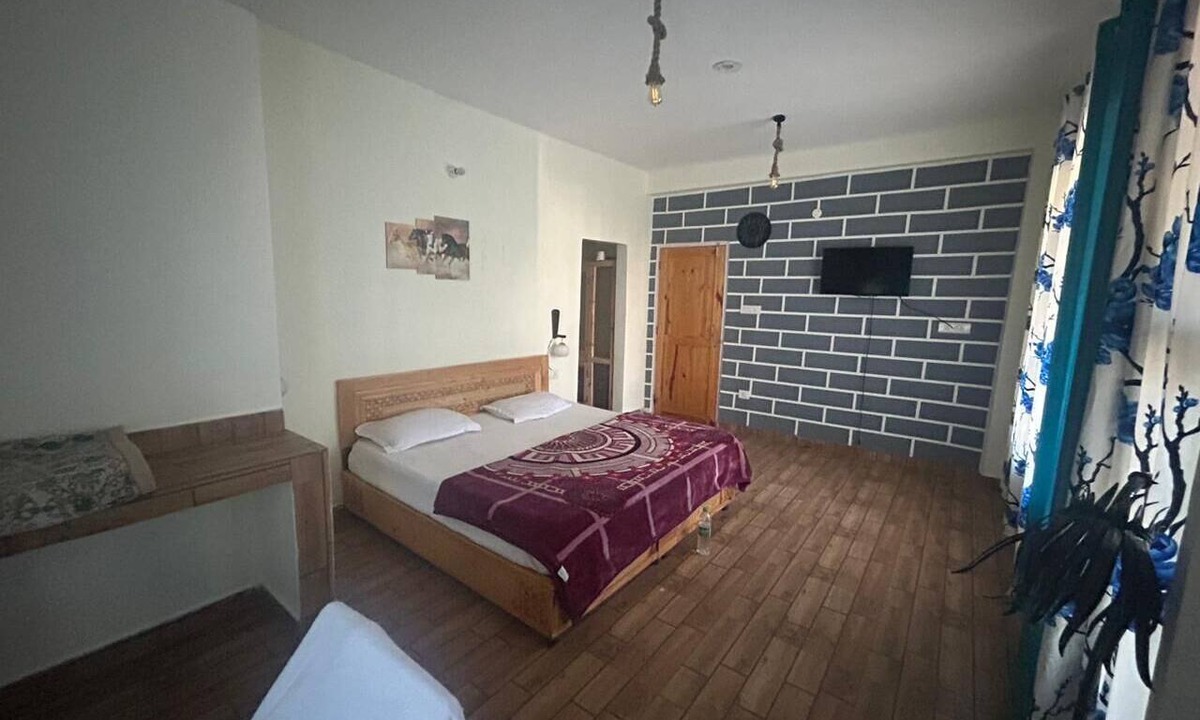 Manali Hotel | Footsteps Hostel and Cafe