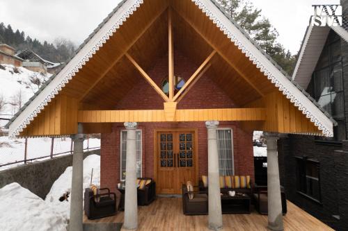Srinagar Villa | Frozen Fall at Dewdrop Cottages by StayVista - 2BHK with Sports Turf & Gazebo