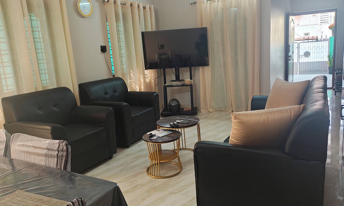 Hyderabad House | Furnished 2 BHK for EXPATS/HEALTHCARE Pros Secunderabad-near hospitals with AC