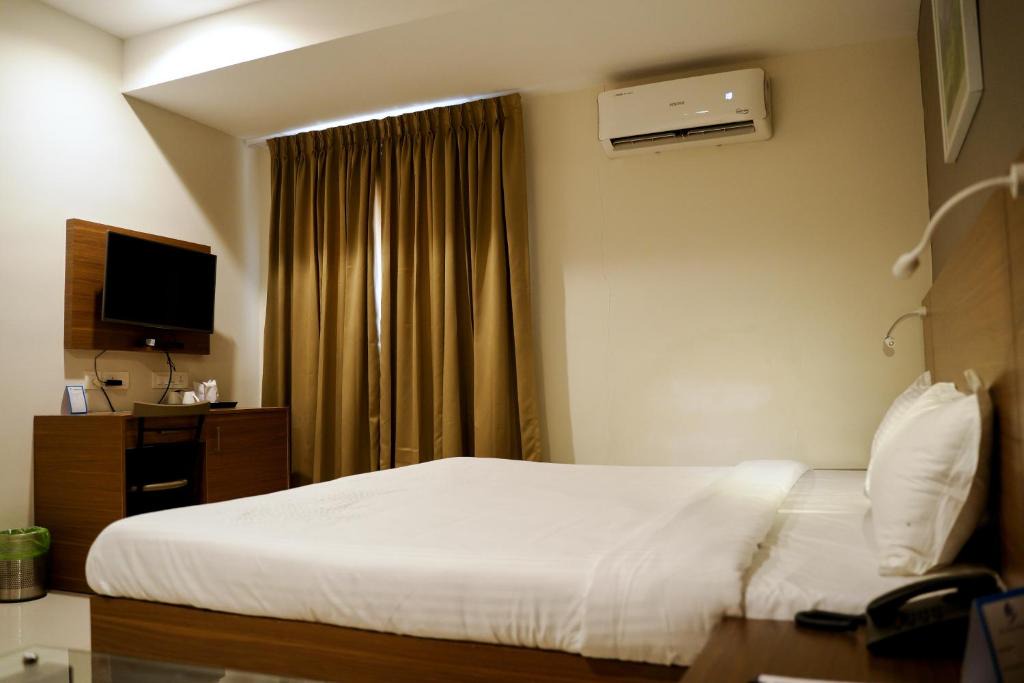 Kakkanad Hotel | Gino Tourist Home