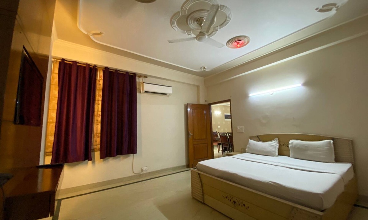 South West Apartment | GoBravo-3BHK Near Airport & Cyber Hub