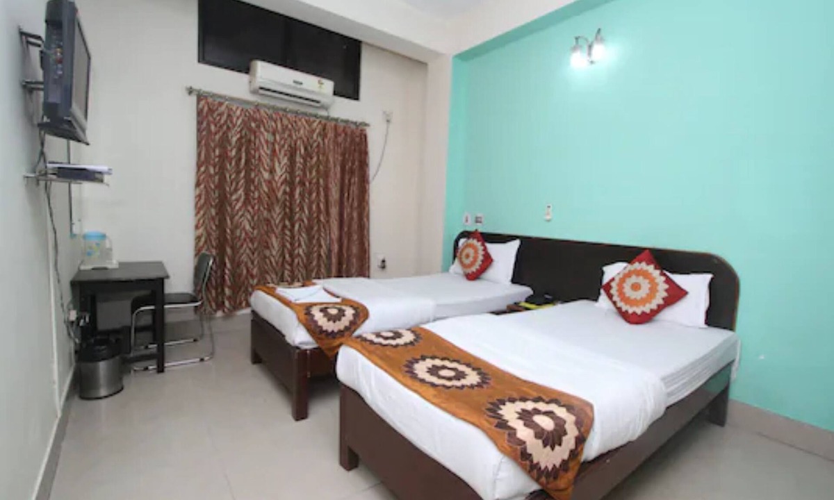 Gauhati Hotel | Goroomgo Blue Moon Guest House Guwahati