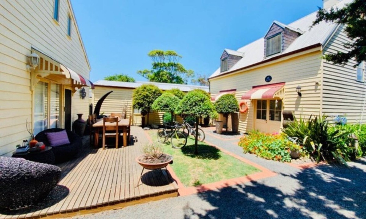 Port Albert House | Gowrie Guest House - Where hospitality meets the sea!
