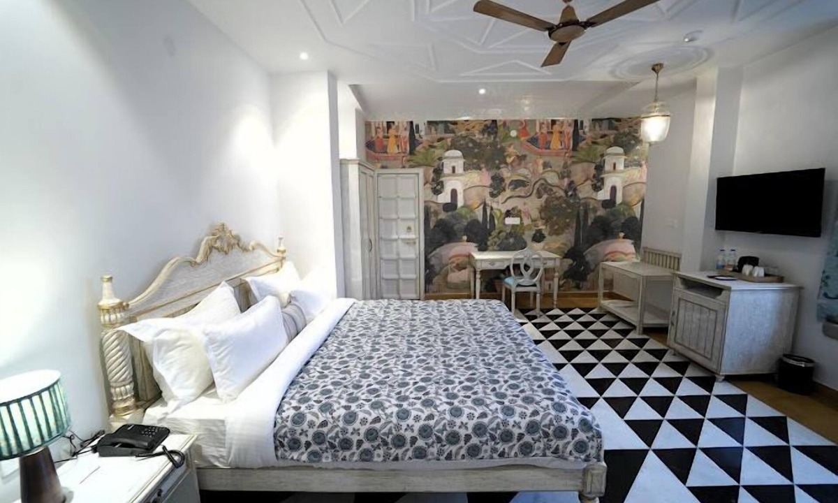 Lake Swaroop Sagar Hotel | Grandrosse Boutique - Lake Facing Hotel