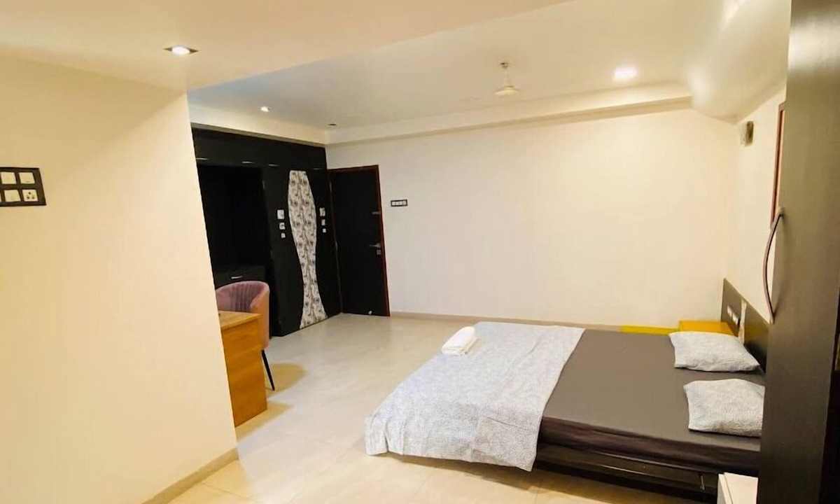 Bandra East Apartment | Green Stay