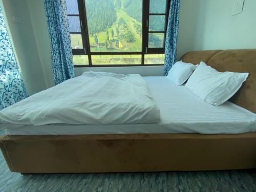 Gulmarg Hotel | Gurez knights