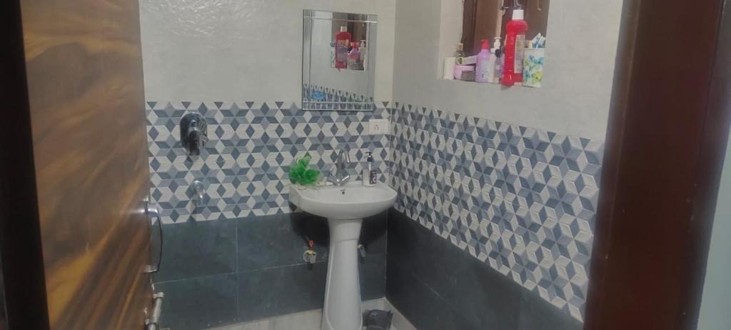 Udyog Vihar House | Gurgaon Properties