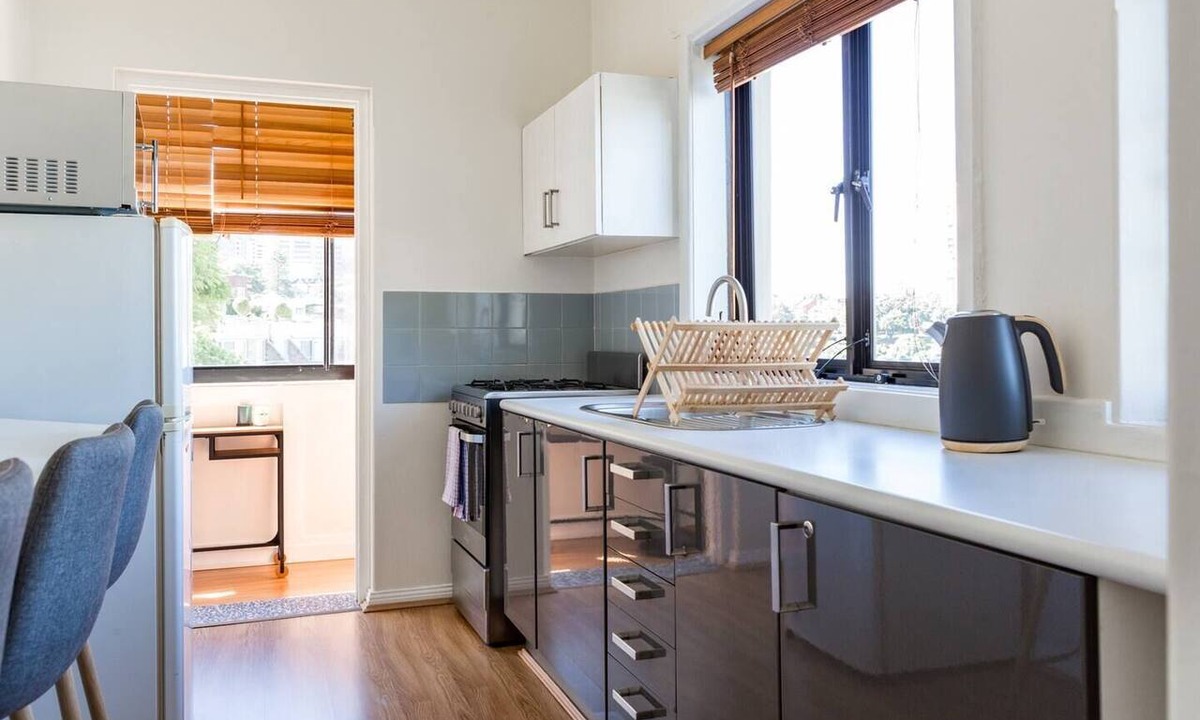 McMahons Point Apartment | Harbourfront Art Deco Hall Sought after in Sydney