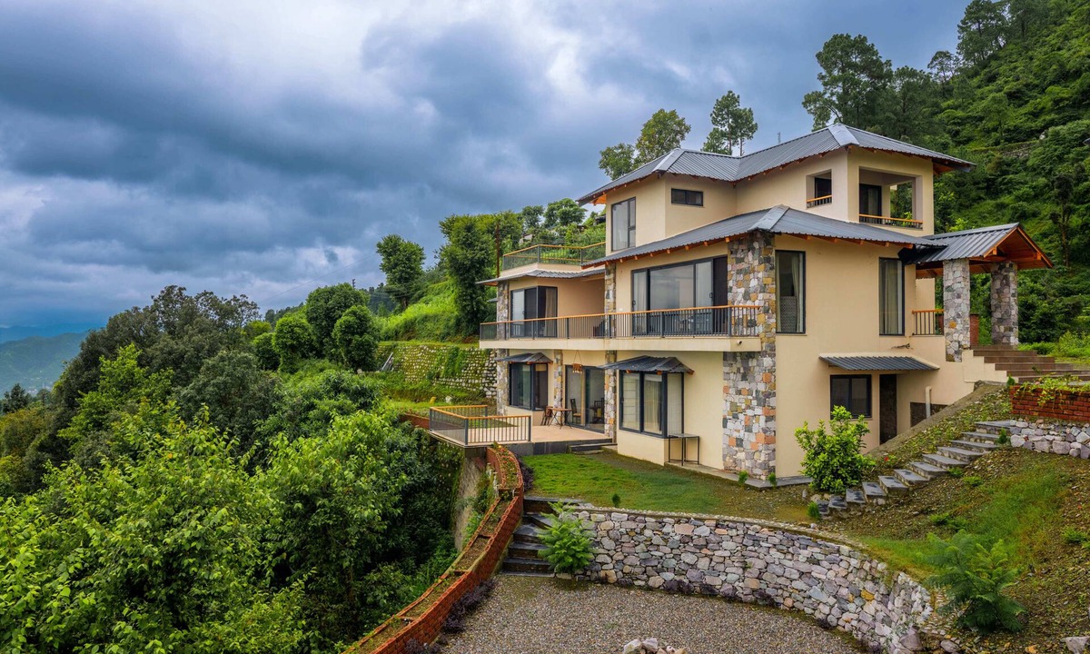 Amritpur Ski Chalet | Hilltop 4 BHK Homestay near Bhimtal