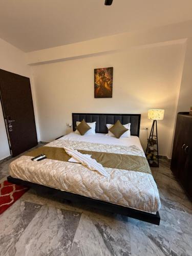 Allahabad Hotel | HOTEL ATULYAM STAYs PREMIUM