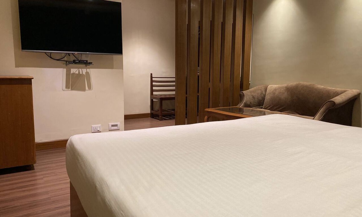 Stone House Area Hotel | Hotel Glanton Manor