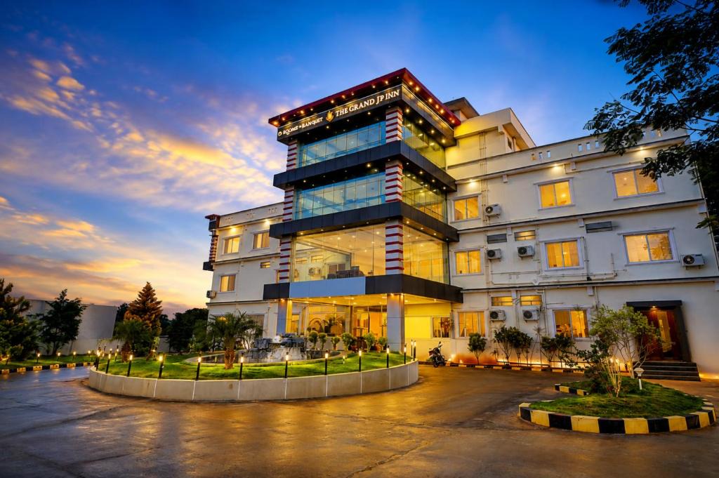 Gundlupet Hotel | HOTEL Grand JP INN