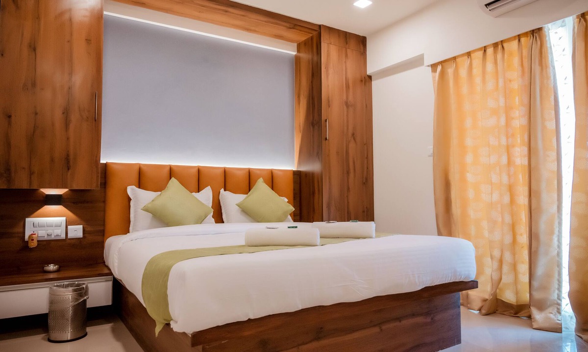 Adyar Hotel | Hotel Heraa International