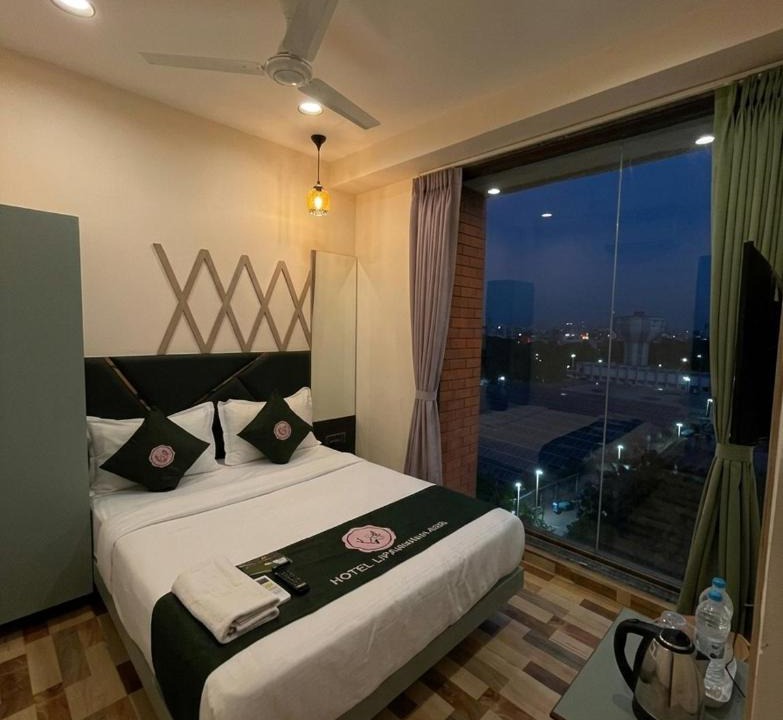 Adajan Hotel | Hotel Luxurious Inn