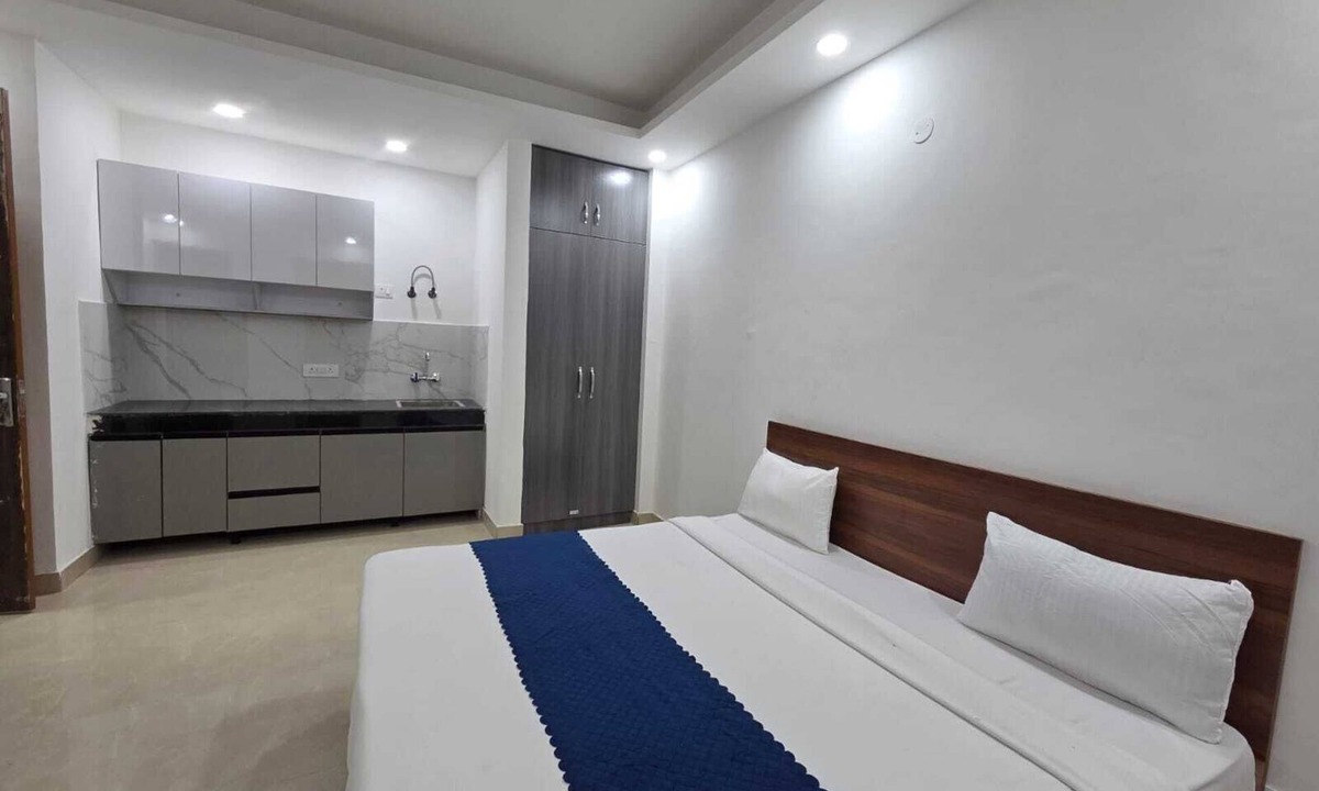 Sainik Farm Hotel | Hotel Mannat Inn
