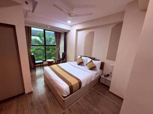 Thane West Hotel | Hotel Melody NX