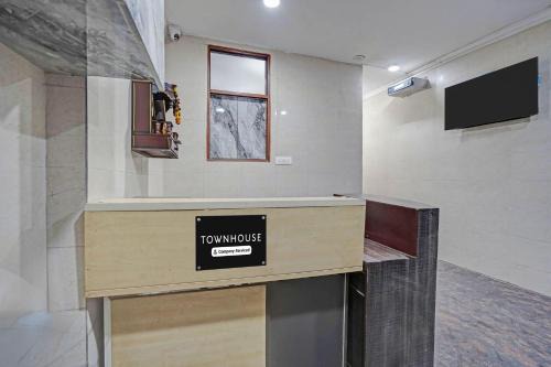 East of Kailash Hotel | Hotel O Lotus Stay BnB