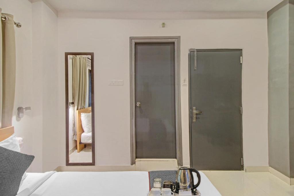 Shamshabad Hotel | Hotel O SS Skyline