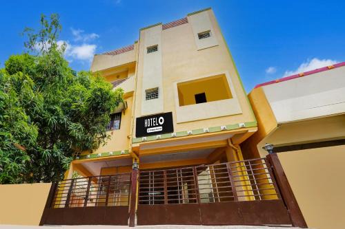 Velachery Apartment | Hotel O Velachery Near Devi Karumariamman Nagar Extension