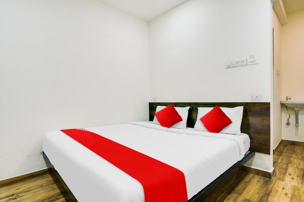 Nagpur Hotel | Hotel O White Villa