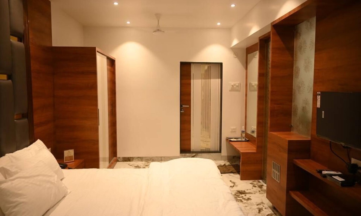 Daund Hotel | HOTEL PRIME SQUARE