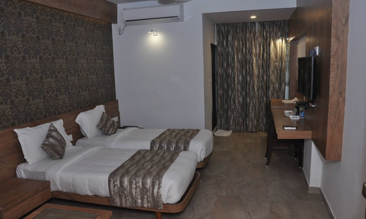 Dwarka Hotel | Hotel Rajdhani
