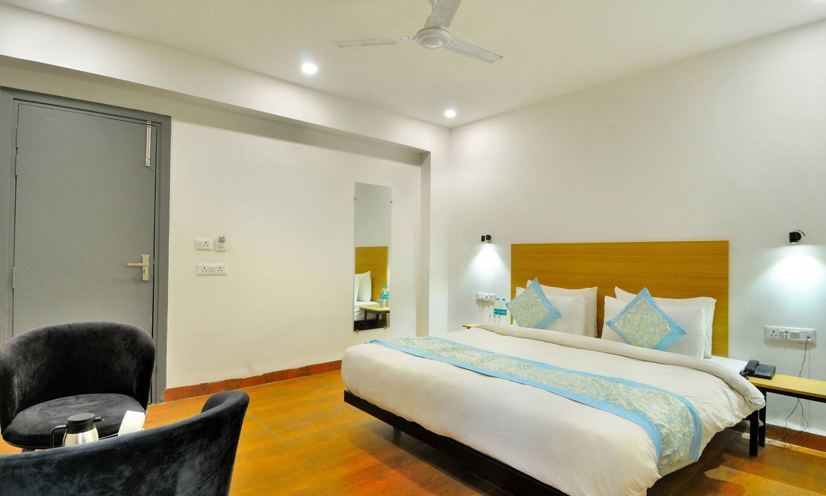 Noida Hotel | Hotel Red York