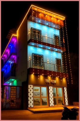 Vrindavan Hotel | Hotel RSR # Resort Near Prem Temple - Free Public Parking and Room Service - Fully Air conditioning Luxuary Room - Top Rated Hotel