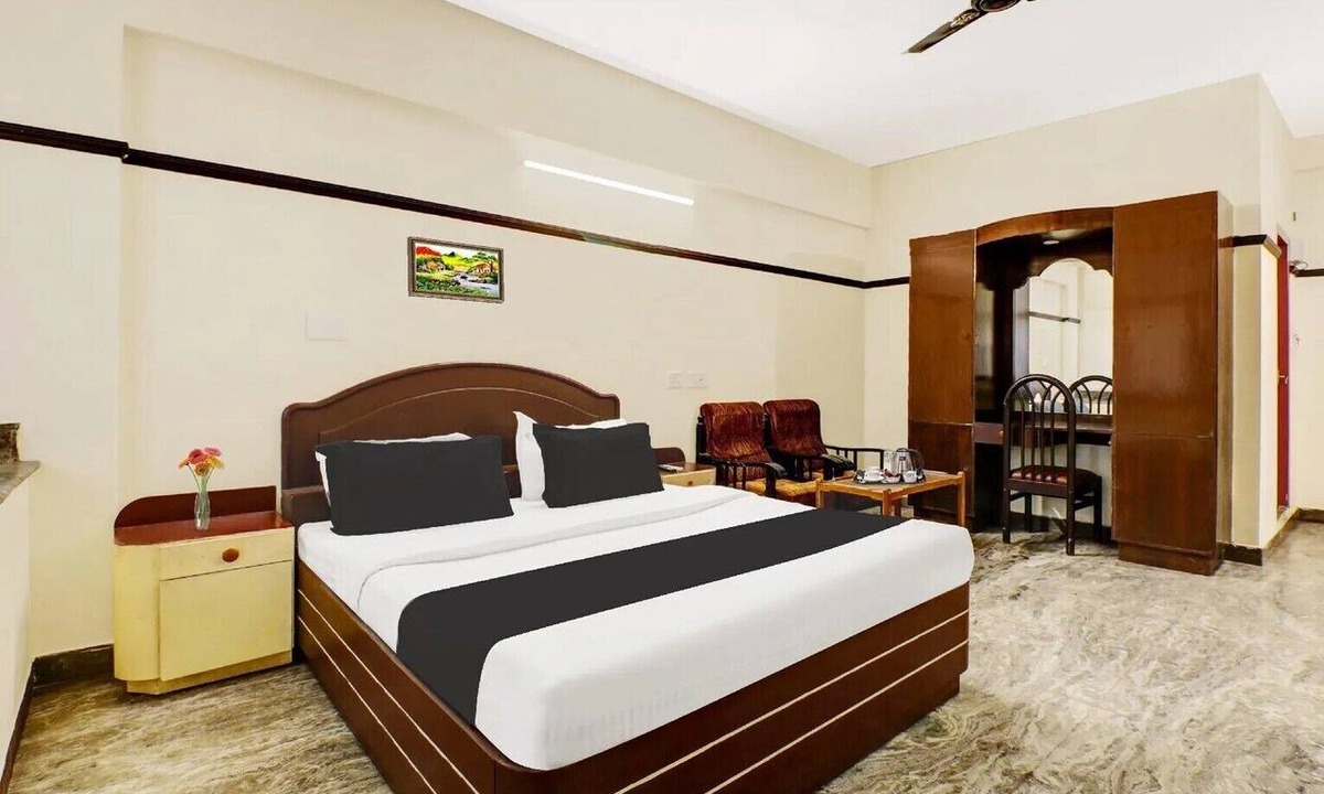 Guruvayur Hotel | Hotel Rvees Regency