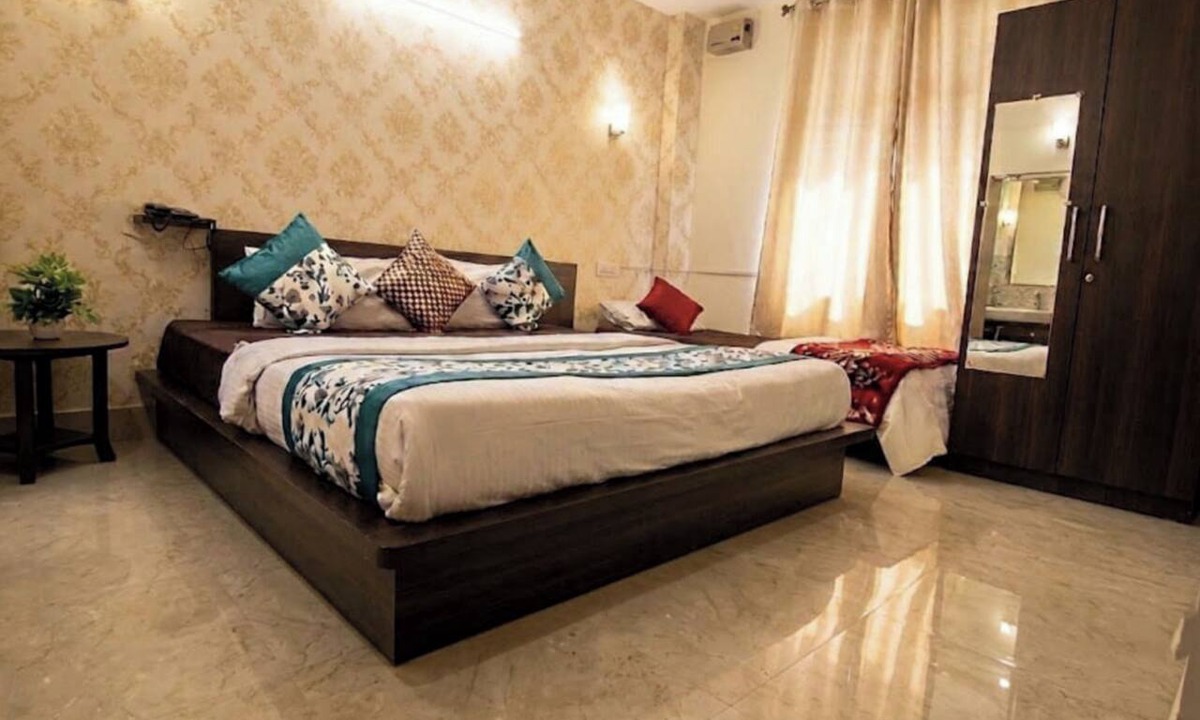 Varanasi Hotel | Hotel Sada Shiv near Kashi Vishwanath Temple & River| Parking
