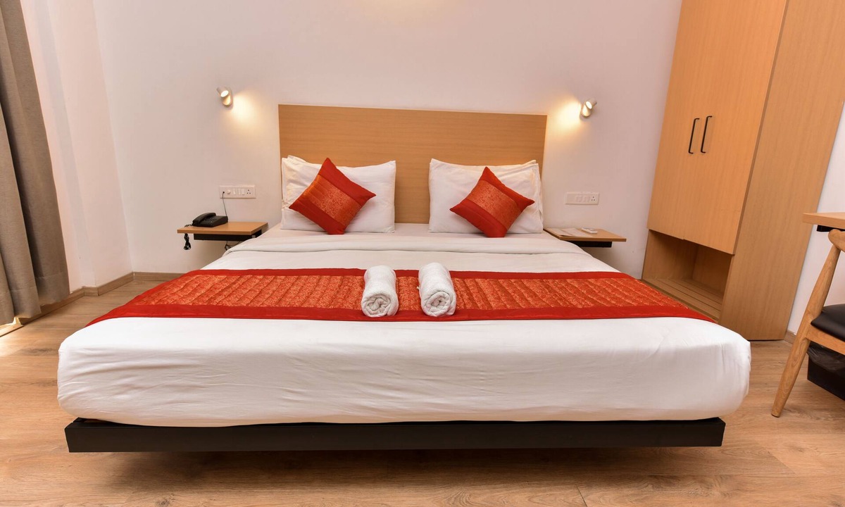 Pashim Vihar Hotel | Hotel Saffron Gold
