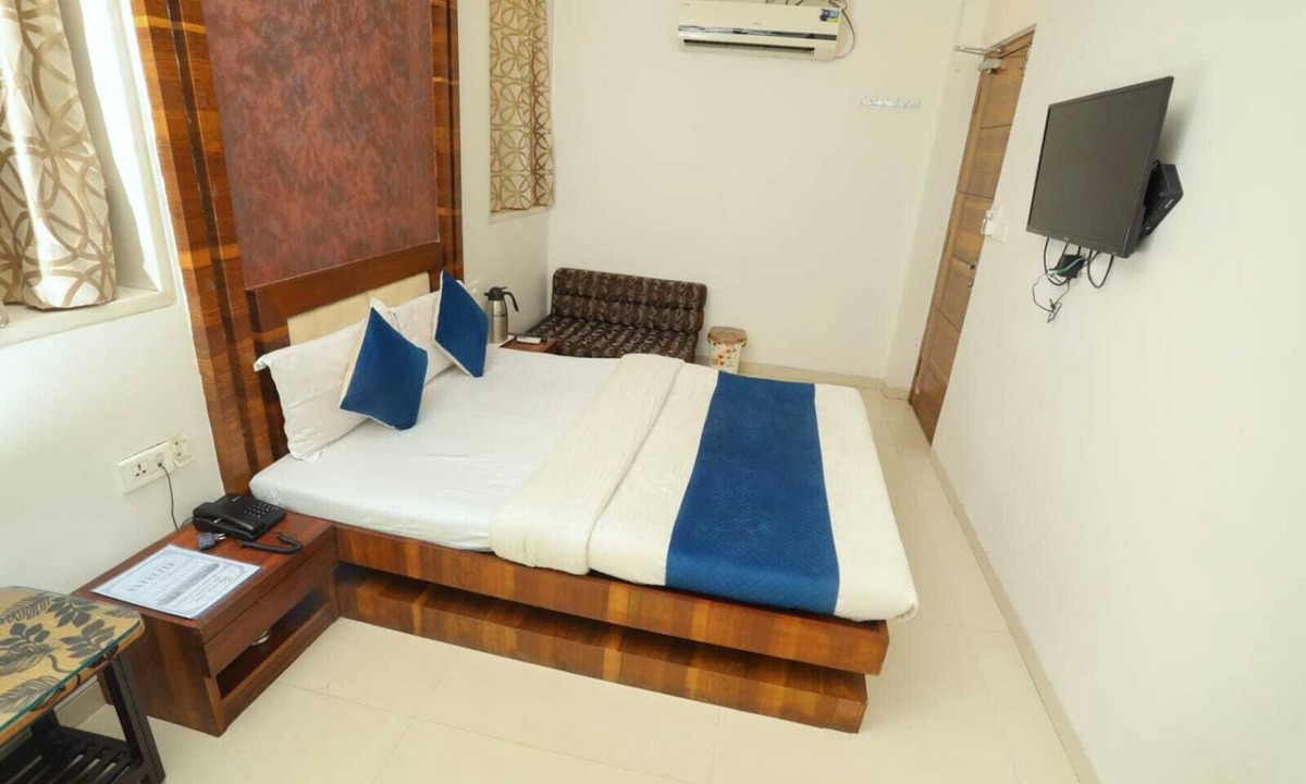 Vile Parle East Hotel | Hotel Satellite
