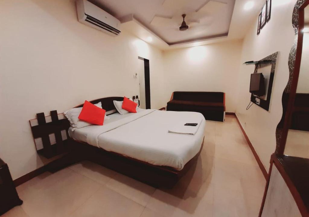 Mahabaleshwar Bed & Breakfast | Hotel Savera Palace Stays